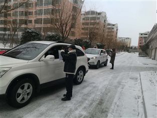 藍海投資張龍陽、侯杰，天福雅苑卡點執(zhí)勤.jpg